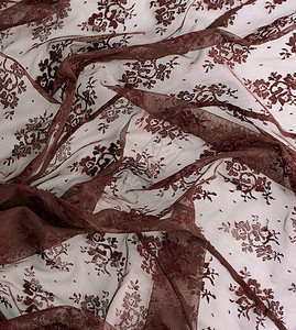 凸花青磚背景與合成纖維織物的現(xiàn)代融合