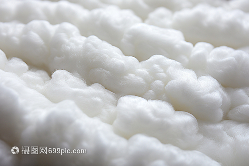 白色棉花纖維與合成纖維織物的比較與展望
